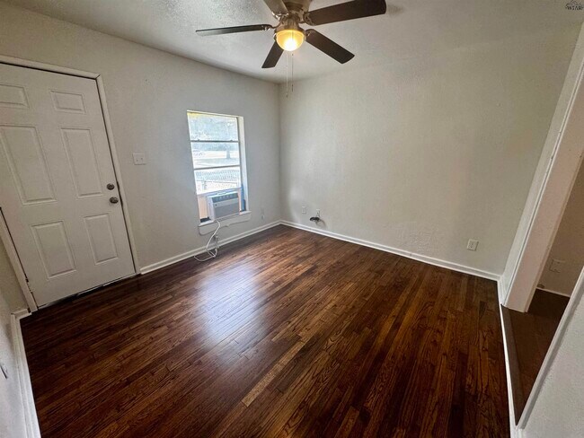 Foto del edificio - 1814 Pearl Ave