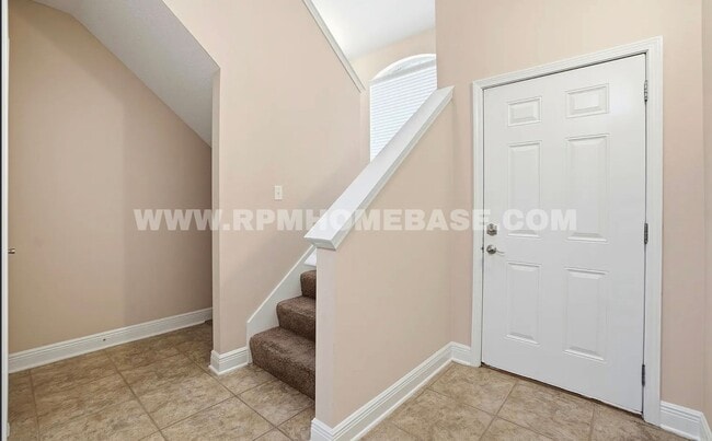 Building Photo - Contemporary 3 Bed 3 Bath Townhome Just 4 Miles from Navarre Beach