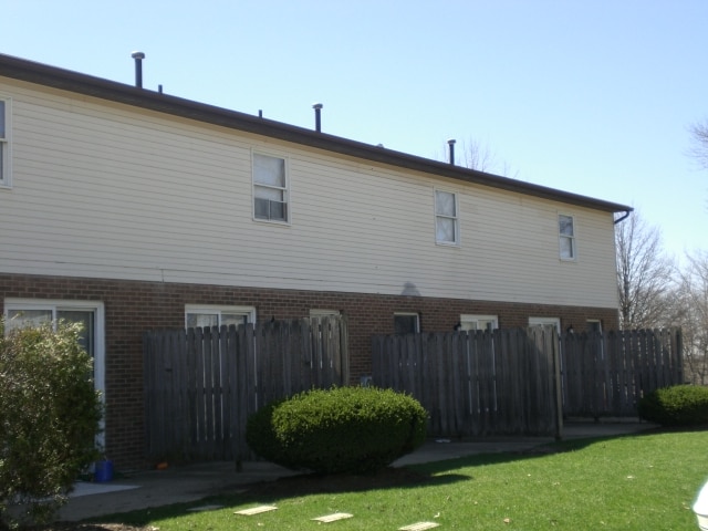 Building Photo - 2200 Harsh Ave SE