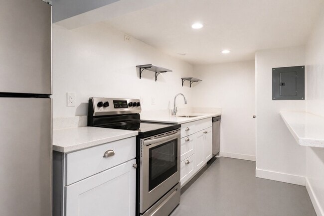 Building Photo - 740 E 800 S