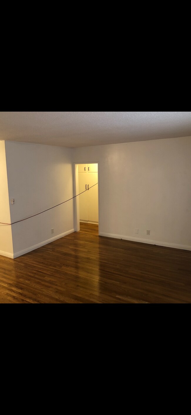 Foto del edificio - 3378 S Centinela Ave