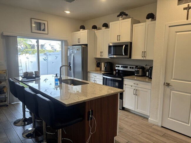 Foto del edificio - 831 SE 16th Ct