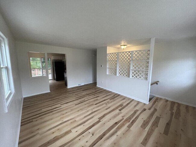 Building Photo - 3545 Wedgewood Dr SW
