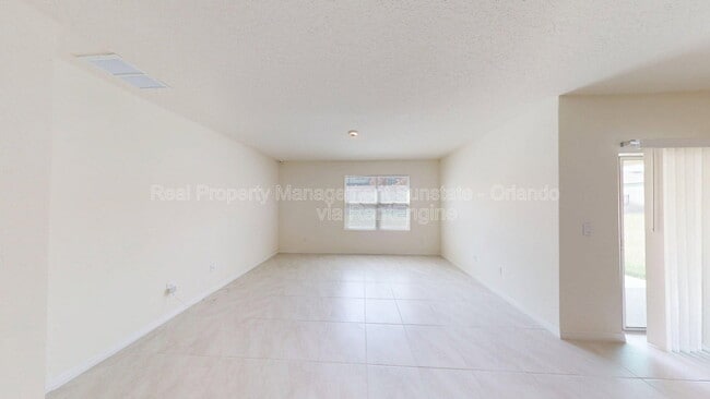Building Photo - 2116 Silver Brk Wy