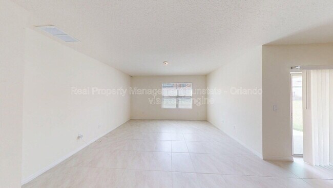 Foto del edificio - 2116 Silver Brk Wy