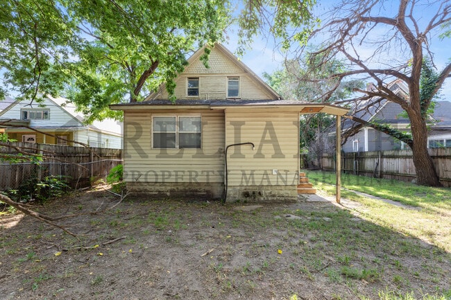 Building Photo - 1329 N Wellington Pl