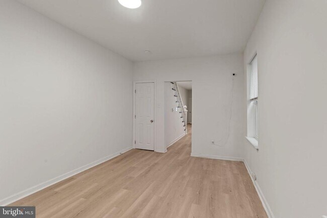 Foto del edificio - 19 W Seymour St