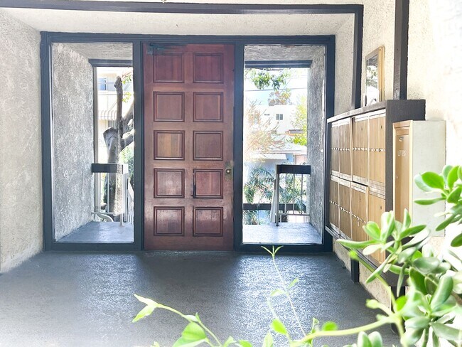 Foto del edificio - 14424 Magnolia Blvd