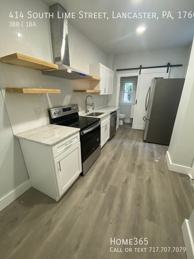 Foto principal - Renovated 3 Bedroom, 2 Bath Townhouse Clos...