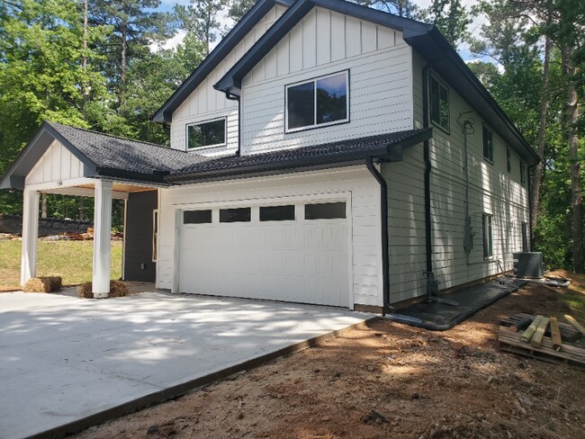 Building Photo - 184 Woodland Ln SW