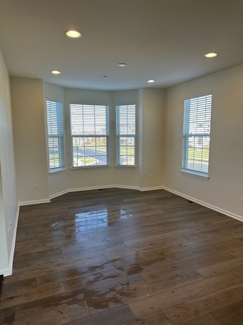 Foto del edificio - 12700 Kenmore Ct