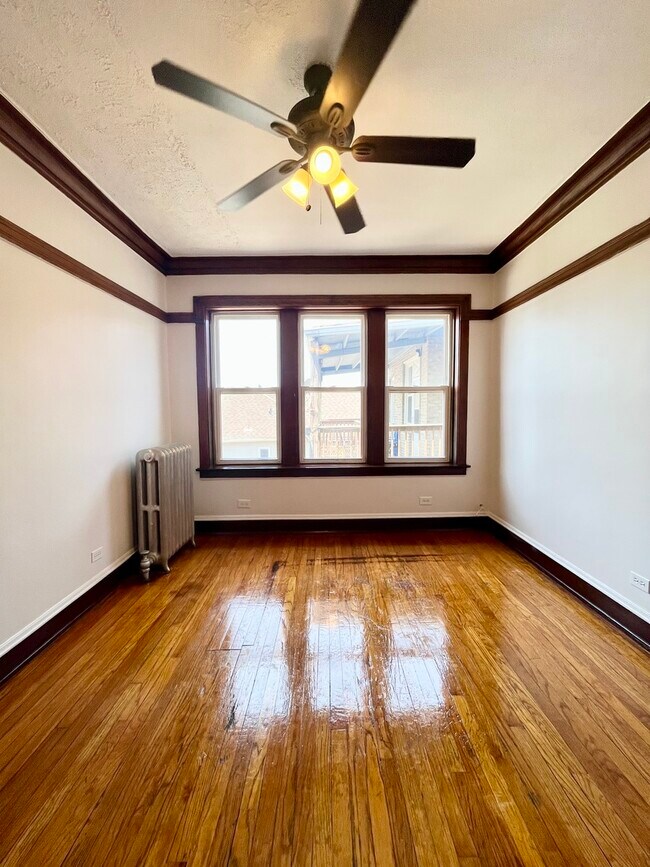 Foto del edificio - 2154 N Kildare Ave