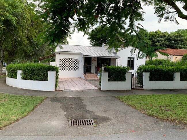 Front of Whole House - 541 SW 47th Ct