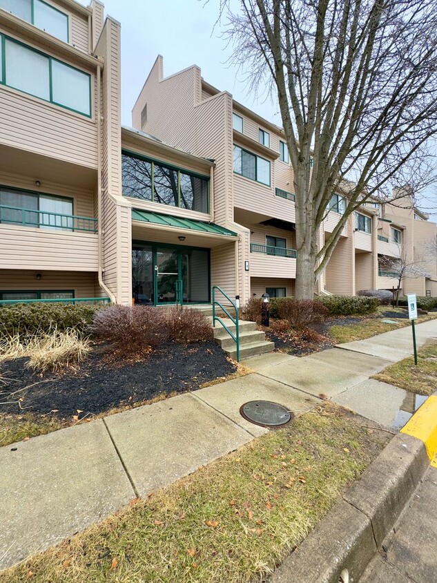 Foto principal - Spacious 2-Bedroom Condo in Owings Mills