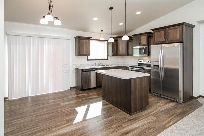 Building Photo - 3 Bed 2 Bath Single Family Home