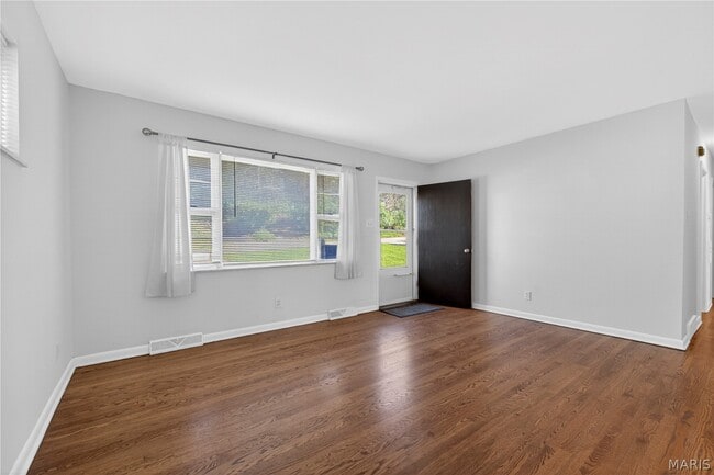 Building Photo - 21 Fern Ridge Ave