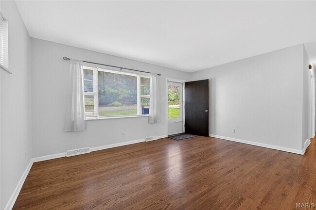 Foto del edificio - 21 Fern Ridge Ave