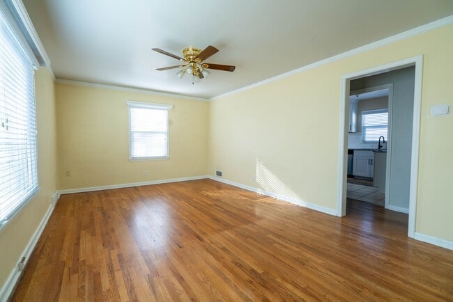 Building Photo - 3 Bed 1.5 Bath Updated Home with Private Fenced Backyard and Mountain Views