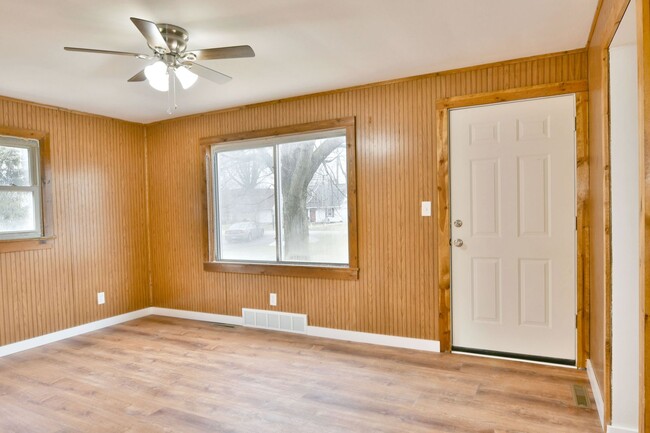 Building Photo - House for RENT in Hubbard Township!