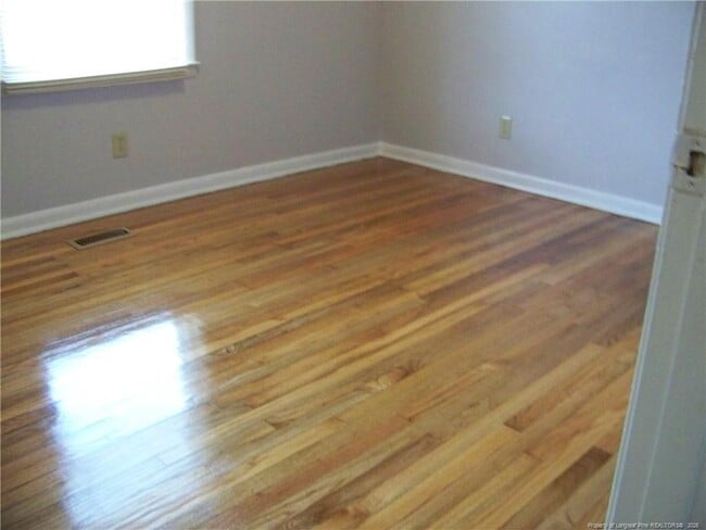 Building Photo - 320 Bandera Dr