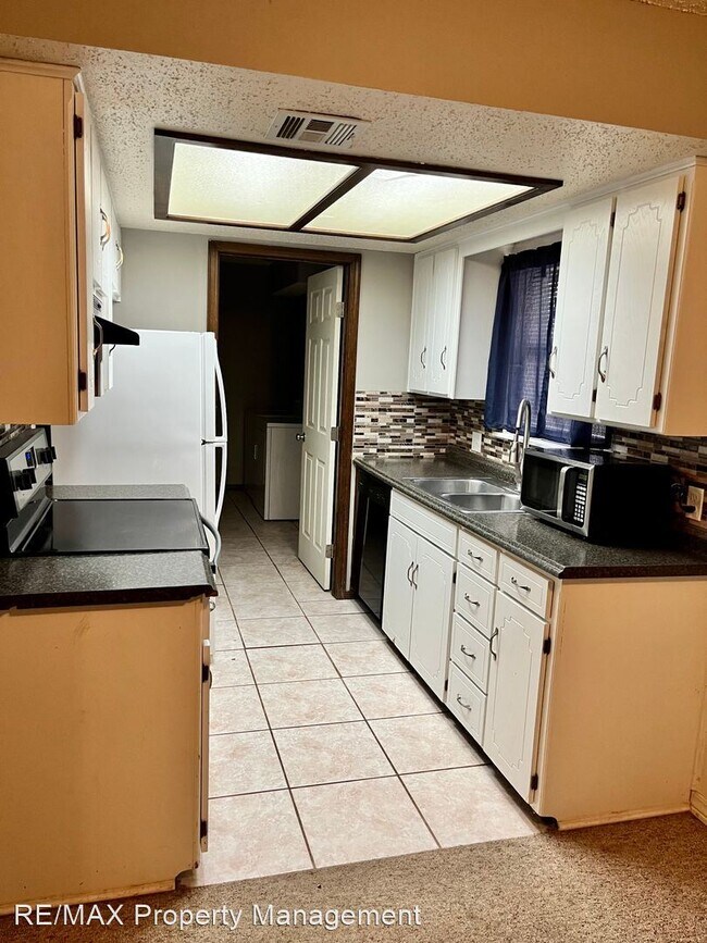 Building Photo - 2 br, 1 bath House - 5001 Hillsboro Drive