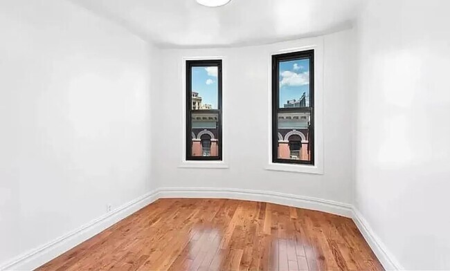 Building Photo - 322 West 11th Street