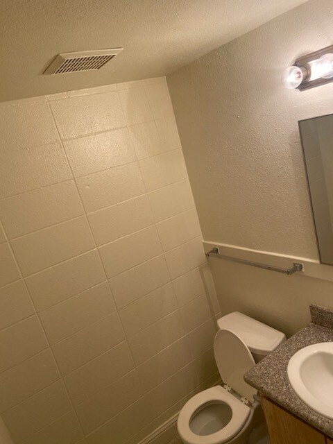 4 BDR 1/2 bath - 806 E Lingo Ave
