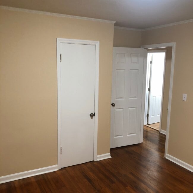 Building Photo - 2428 Lumpkin Rd