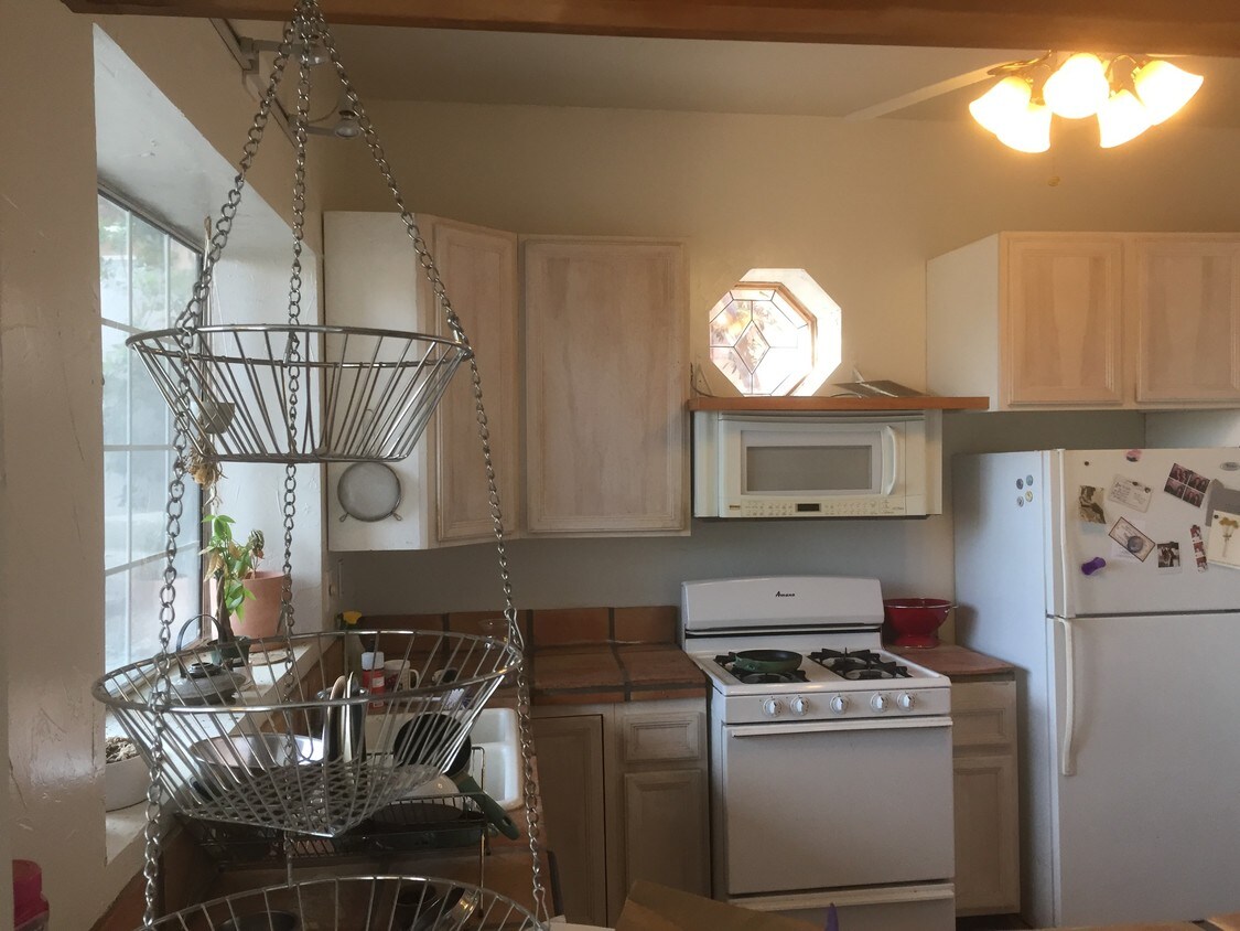 Building Photo - 1126 Buelah Ave