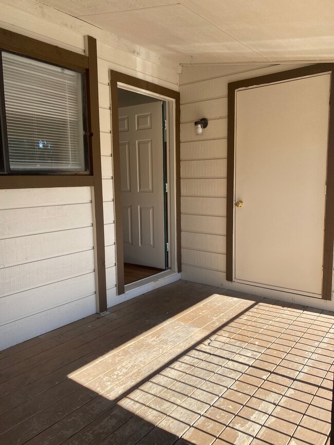 View Walking Into Unit - 7000 Oak Meadow Cir