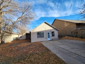 Building Photo - 310 N 8th Ave