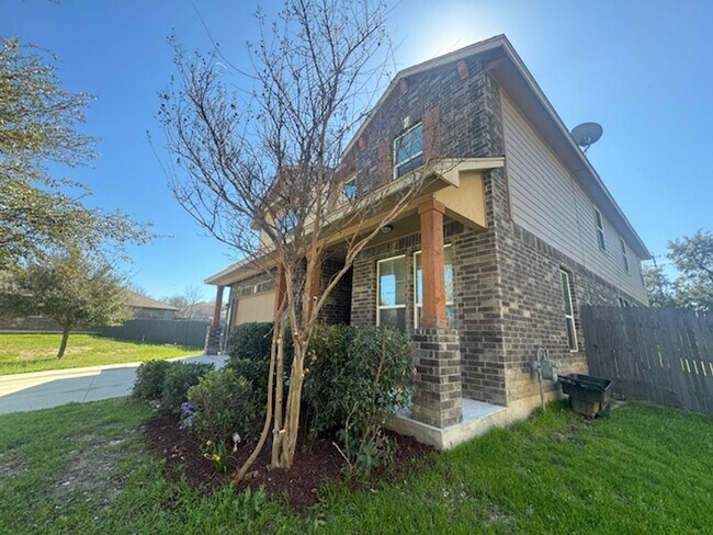 Building Photo - Must See Newly Updated 5/3.5 Home in Alamo...