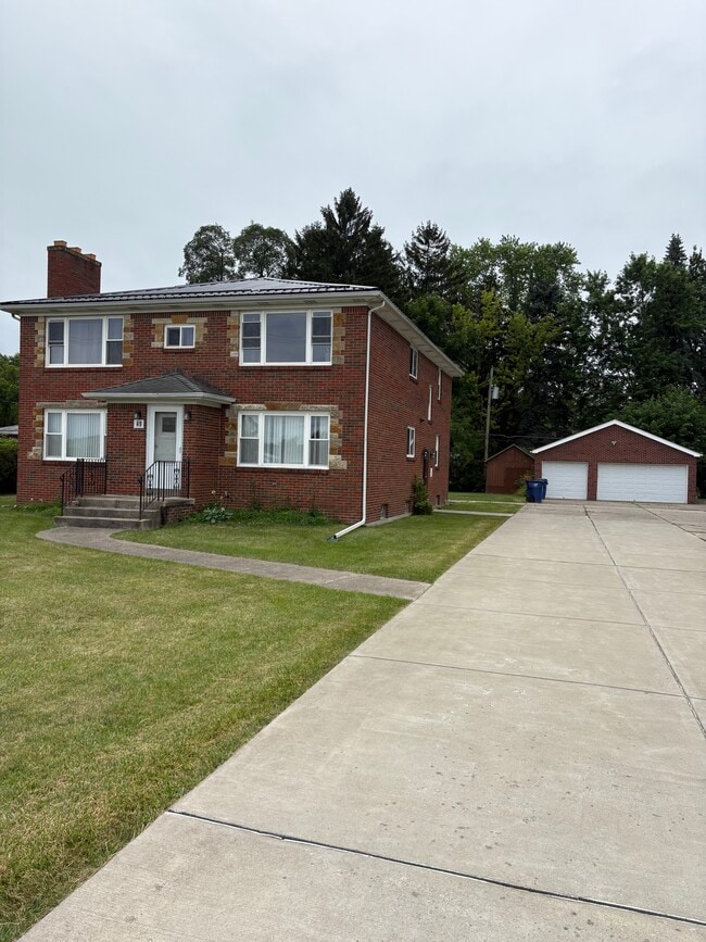 Building Photo - 49 S Youngs Rd