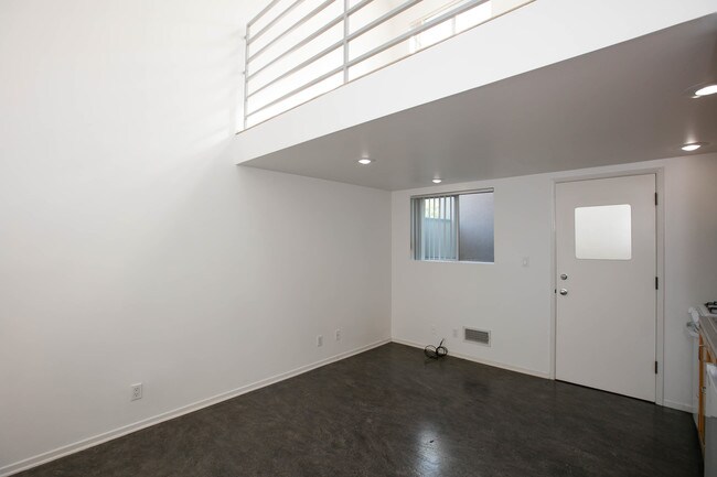 dining area - 3016 Ruskin St