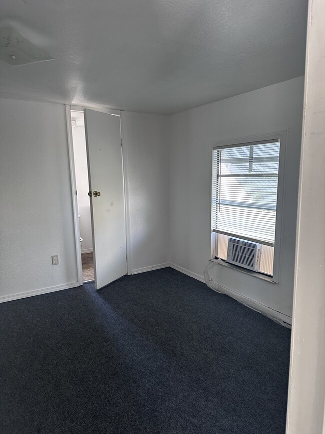 Building Photo - 5584 Lake Buffum Rd