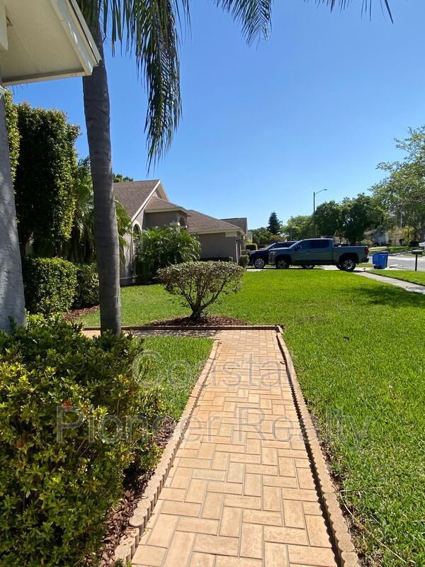 Building Photo - 8943 Eastman Dr