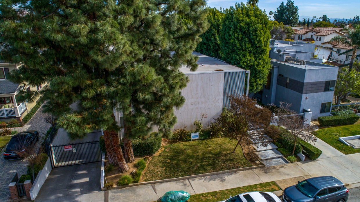 Building Photo - 346 S Los Robles Ave