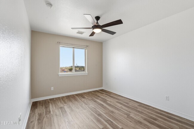 Building Photo - 13255 Emerald Isle St