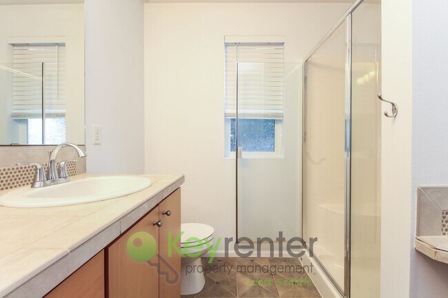 Foto del edificio - **Rent Incentive** Premier 3-Bed Home in a Coveted Seattle Community