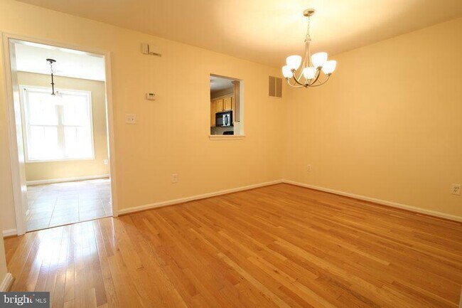 Building Photo - 1626 S Taylor St
