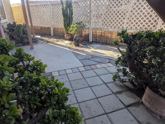 Foto del edificio - 216 Melrose Dr