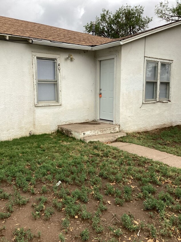 Primary Photo - Located in Portales!! Cozy 1 bed apartment!