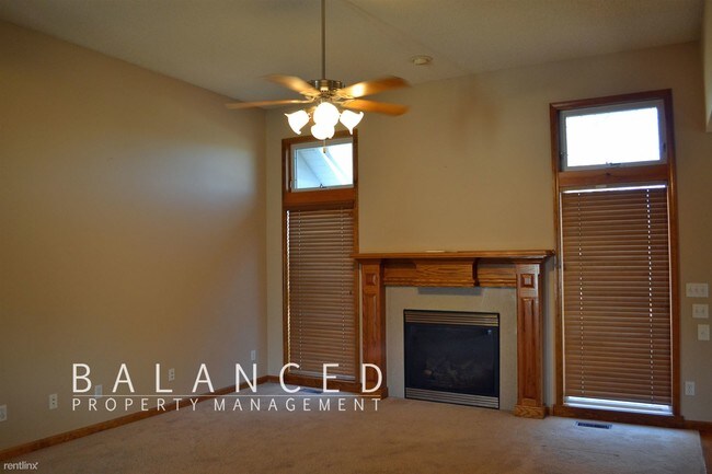 Building Photo - 4 br, 3 bath House - 2484 SW Kingsrow Rd