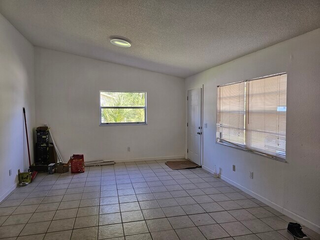 Foto del edificio - 472 N Willowwood Point