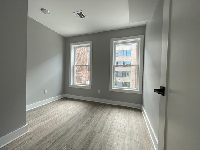 Unidad 2R - 26 Yale Ave