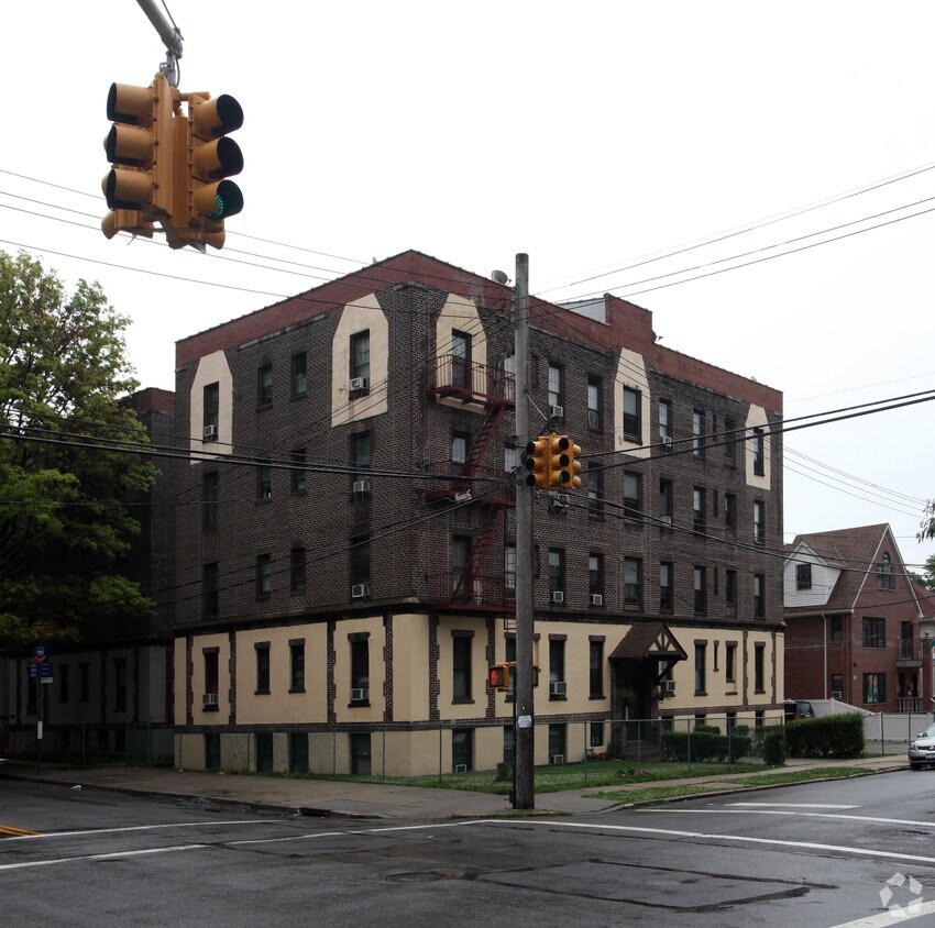 Primary Photo - 158-04 Sanford Ave