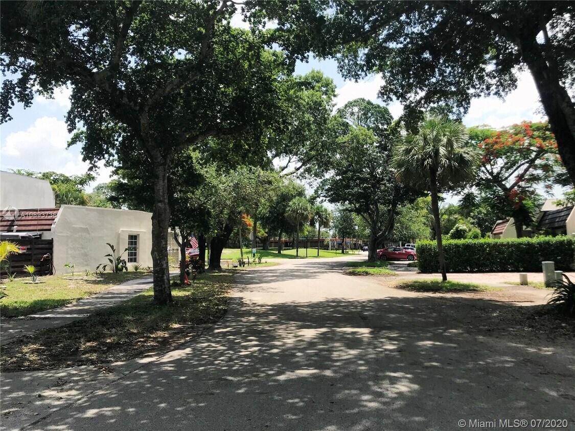 Foto del edificio - 6743 Crooked Palm Terrace