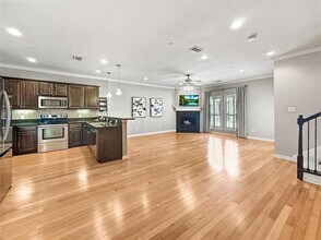 Building Photo - 2403 Stutz Dr