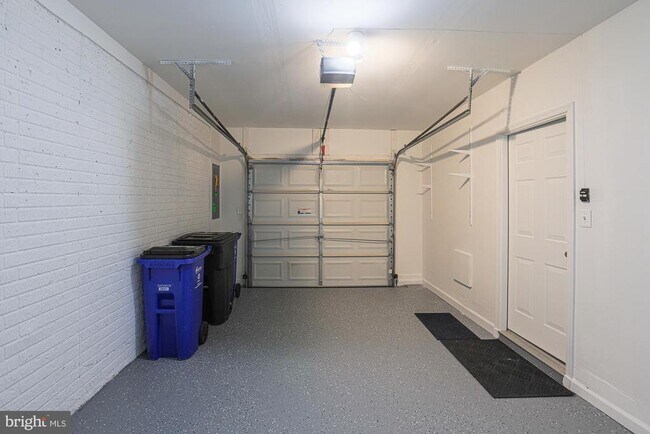 Building Photo - 8910 Dawson Manor Dr