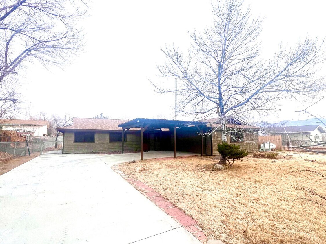 Primary Photo - Great Three Bedroom Two Bath with Den, Gar...